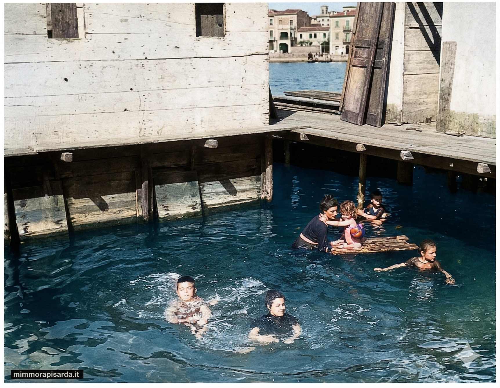 https://www.mimmorapisarda.it/antiche/color/mare/24.jpg